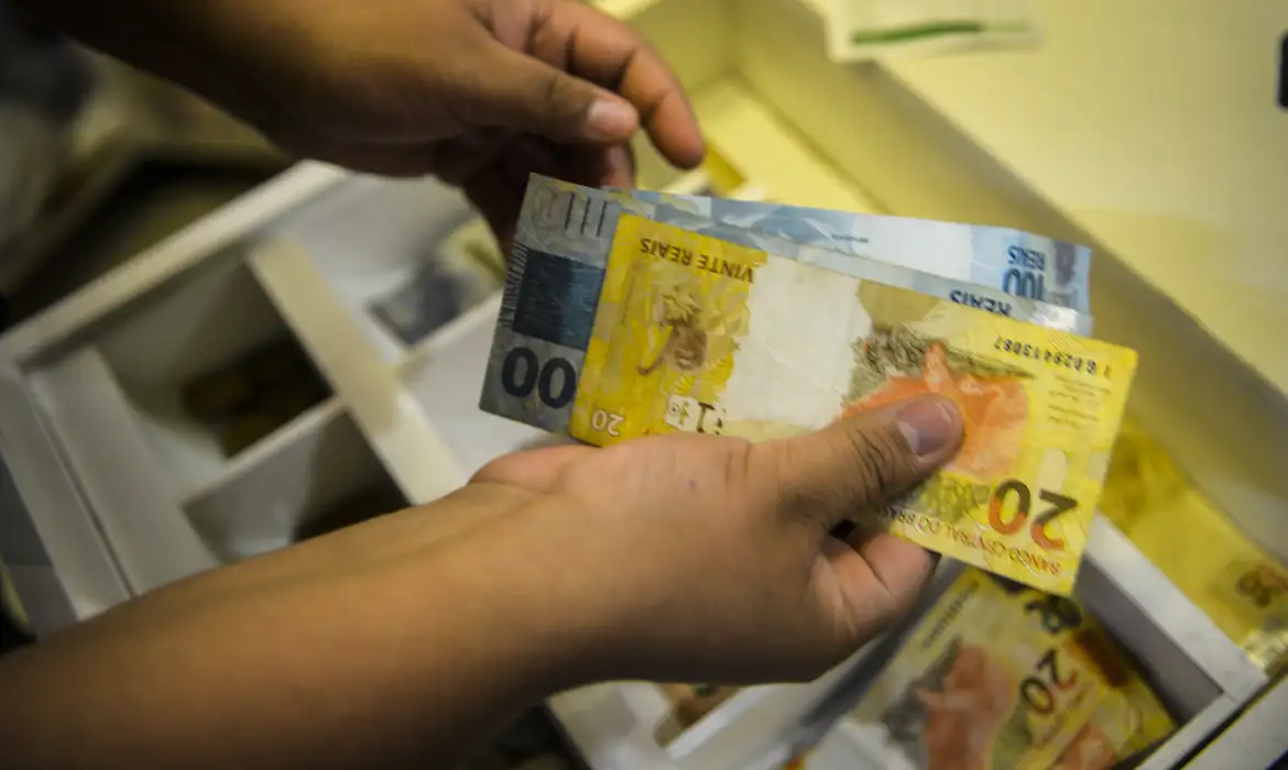 Salário mínimo de 2027 deve subir para R$ 1.717: veja o novo valor, quem é afetado e o que muda no seu bolso