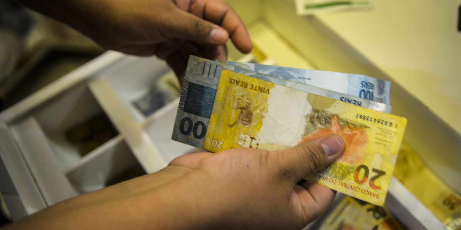 Abono salarial PIS/Pasep 2026: quem nasceu em setembro e outubro recebe a partir desta quarta